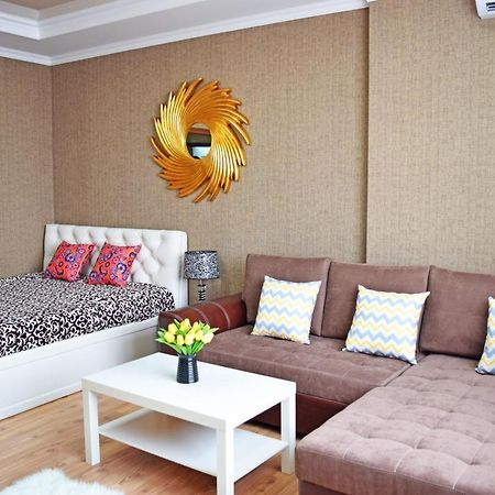 Sunny Apartment With Mountain View Бишкек Экстерьер фото